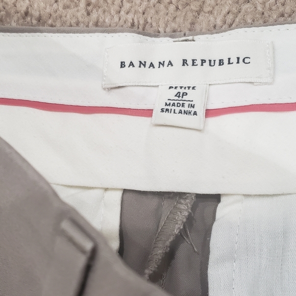 Banana Republic 4 khaki long shorts - Picture 2 of 5